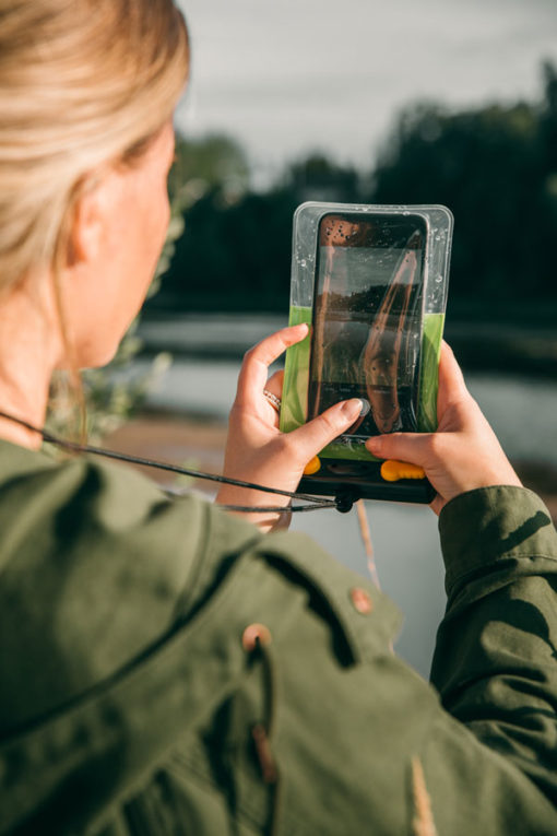 Водонепроницаемый чехол для телефона Aquasac Waterproof Phone Case Green в Новосибирске