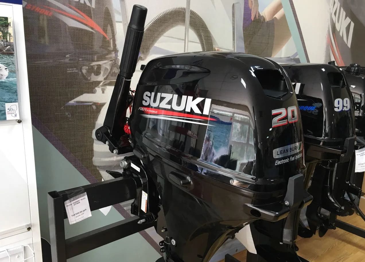 4х-тактный лодочный мотор SUZUKI DF20AES Б/У в Новосибирске