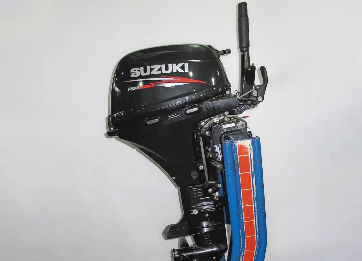 4х-тактный лодочный мотор SUZUKI DF15AS Б/У в Тюмени